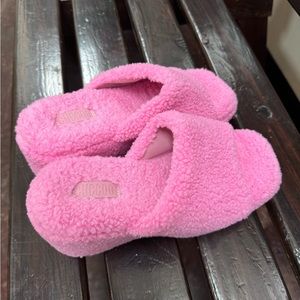 Adorable 🥰 pink Sandals - NEW
